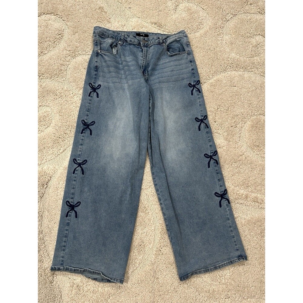 Madden NYC Wide Leg Jeans Blue Bow Embroidered Blue Denim Size 16 High Rise